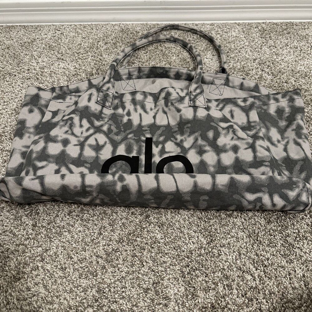日本未発売Alo Yoga Tie Dye Shopper Tote Alo Yoga Iconic Shopper Tote Grey Tie Dye Oversized L… - Gem